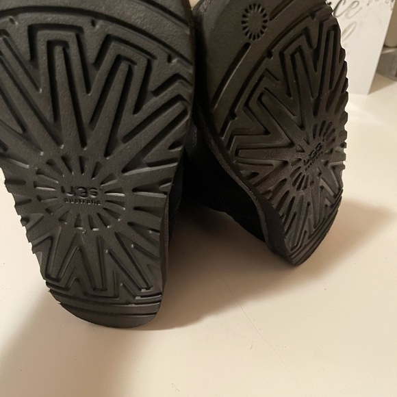 Ugg’s beautiful boots with very unique design - Picture 12 of 14